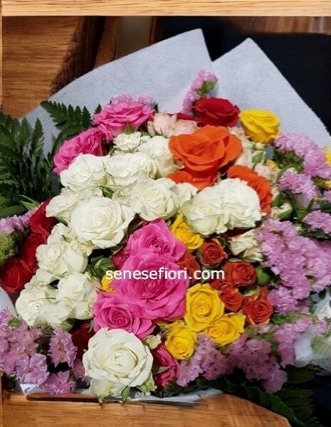 Rose a Grappolo (Spray): Romantica Freschezza a Domicilio a Napoli