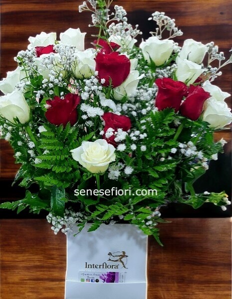 Box Rose Rosse e Bianche: Il Regalo Perfetto per Anniversario e San Valentino a Napoli